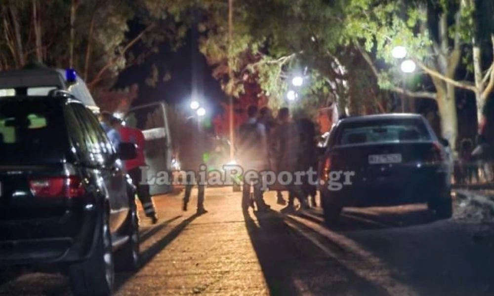 Φθιώτιδα: Άγριος καυγάς 70 ατόμων-Άνδρας παρέσυρε πεζούς με το αυτοκίνητό του
